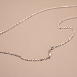 rtekde i 18 Kt guld, hvidguld eller sterling slv med en bl diamant