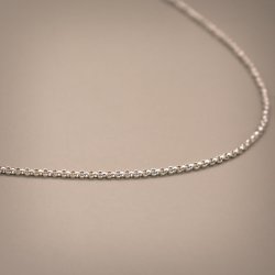 rtekde i 18 Kt guld, hvidguld eller sterling slv med en bl diamant