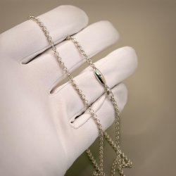 rtekde i 18 Kt guld, hvidguld eller sterling slv med en bl diamant