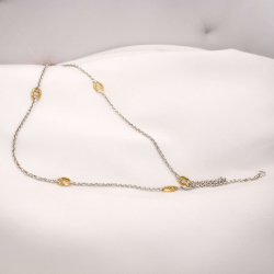 Elegant halskde i 18 Kt guld og hvidguld eller slv med en bl diamant