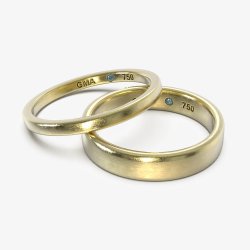 Vielsesringe i 18 kt guld med afrundede kanter