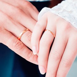 Vielsesringe i 18 kt guld med runde kanter