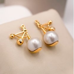 reringvedhng med perler i 18 kt guld - hndlavet elegance