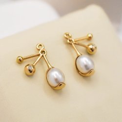 Perlevedhng i 18 kt guld  hndlavet til diamantrestikker